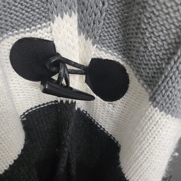 Knit Hooded Sweater Vest - Picture 3 of 7